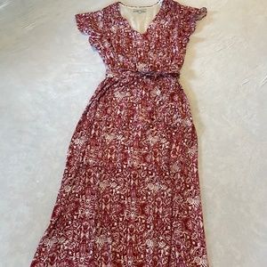 Ivy & Grey dark pink and white floral print maxi dress